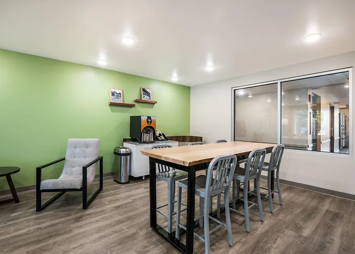 Woodspring Suites Downers Grove - Chicago